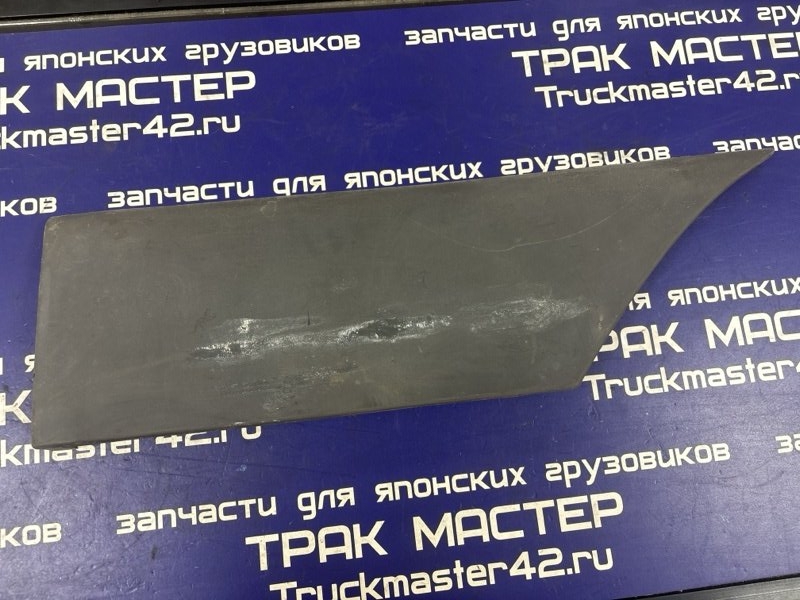 Накладка на дверь MITSUBISHI CANTER передняя левая (б/у)