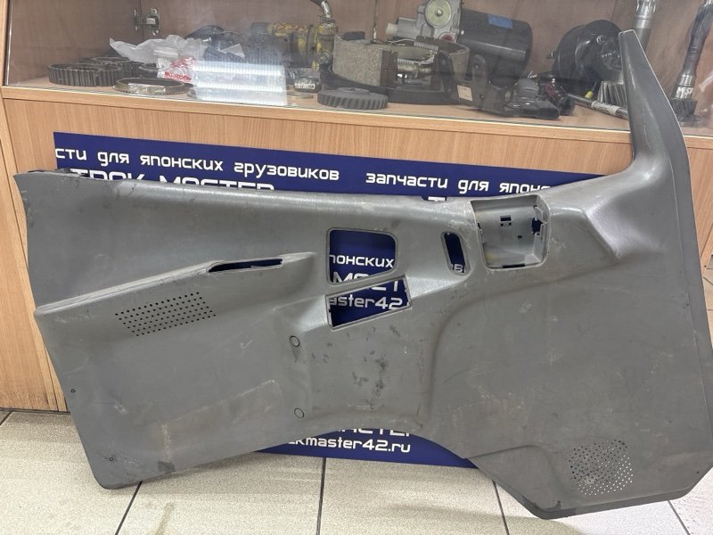 Обшивка двери MITSUBISHI CANTER FB501B передняя левая (б/у)