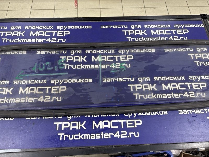 Стекло кабины заднее MITSUBISHI CANTER заднее (б/у)