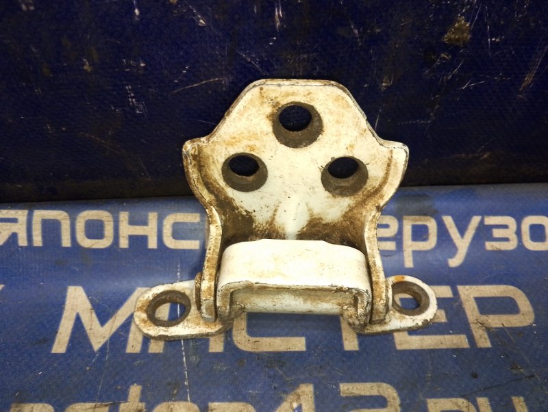 Петля двери TOYOTA DYNA XZU307 S05C 2002 передняя правая (б/у)