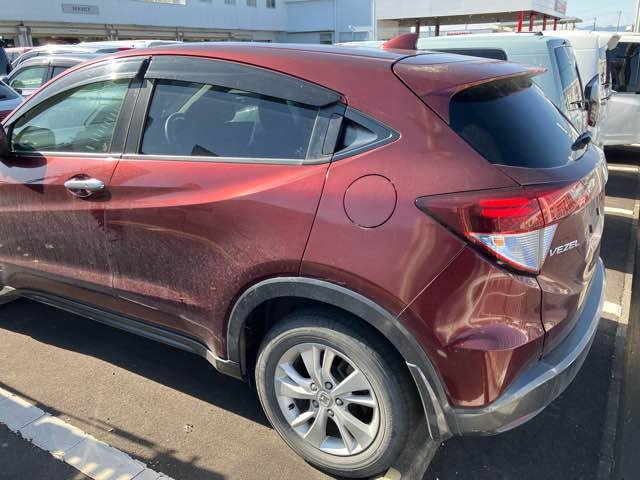 Накладка на крыло передняя левая Vezel 2014 RU3 LEB Накладка на крыло передняя левая Vezel 2014 RU3 LEB