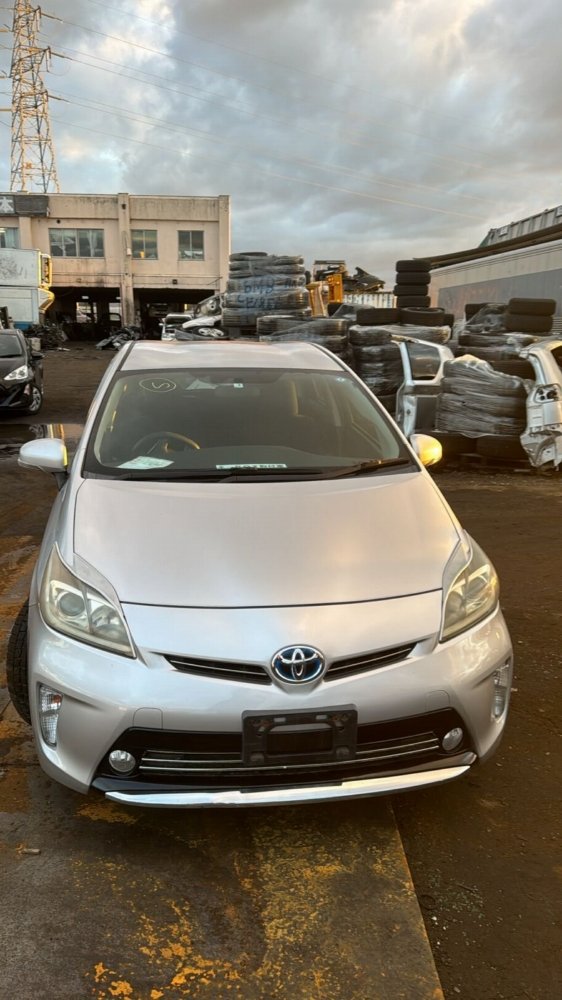 Бардачок между сиденьями Prius 2012 ZVW30 2ZRFXE