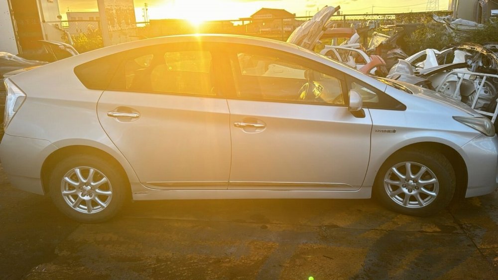 Бардачок между сиденьями Prius 2012 ZVW30 2ZRFXE