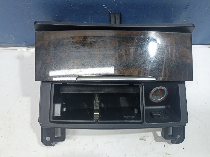 Пепельница с прикуривателем Q7 2006 4LB 3.0TDi BUG