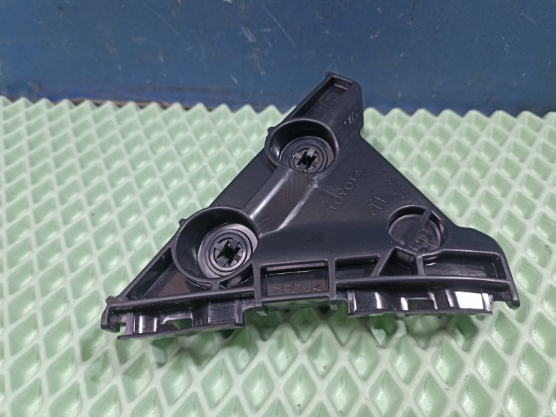 Кронштейн бампера задний Camry 40 2006-2011