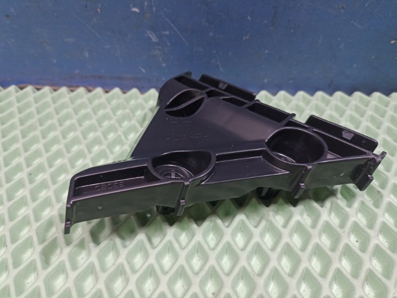 Кронштейн бампера задний Camry 40 2006-2011