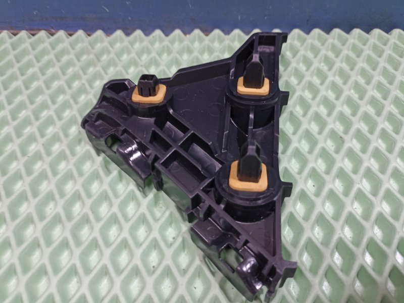 Кронштейн бампера задний Camry 40 2006-2011