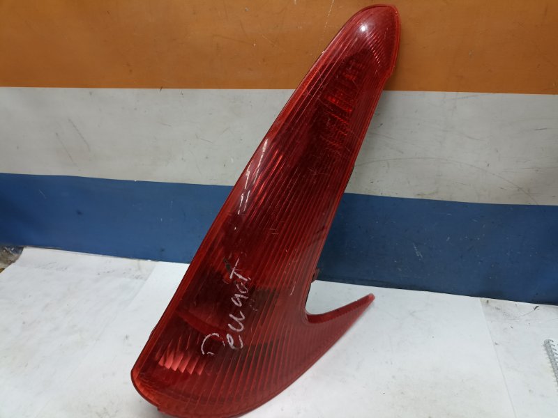 Фонарь задний правый Peugeot 206 2007 6351R4 контрактная
