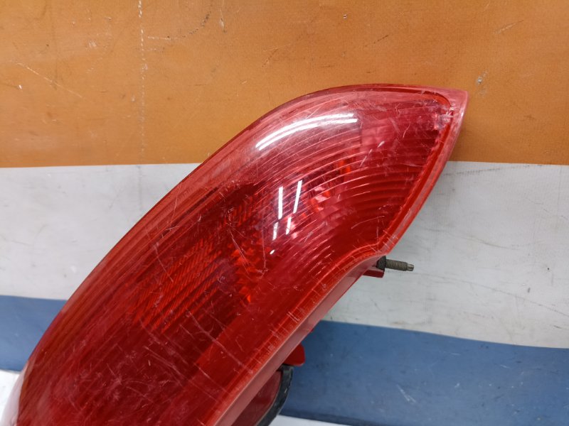 Фонарь задний правый Peugeot 206