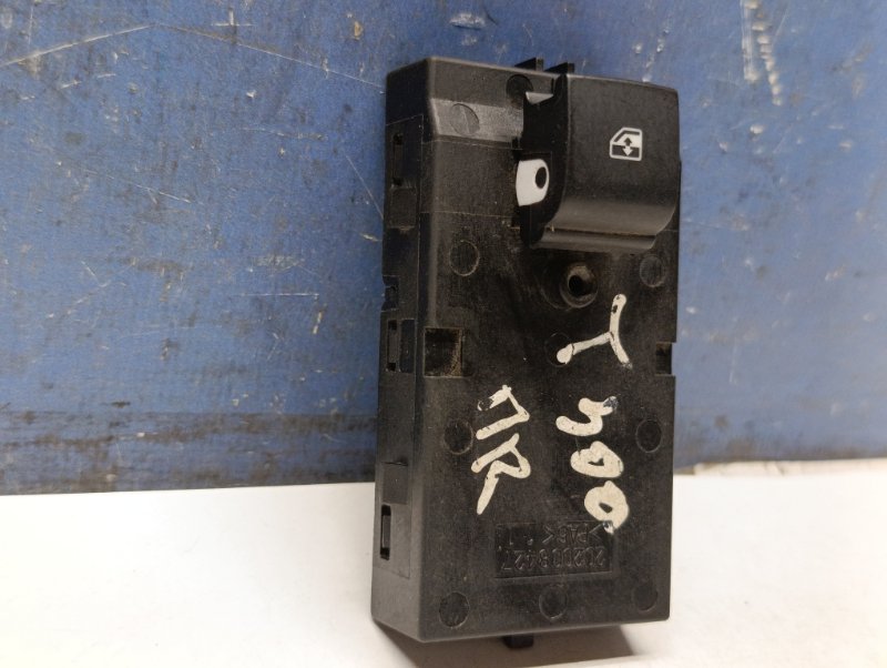 Кнопка стеклоподъемника передняя правая Aveo 2 2013 T300