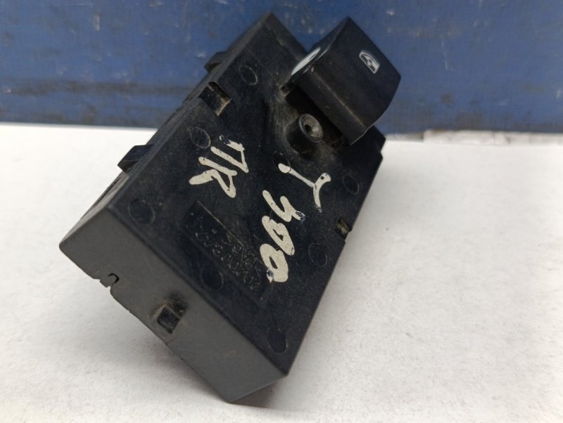 Кнопка стеклоподъемника передняя правая Aveo 2 2013 T300