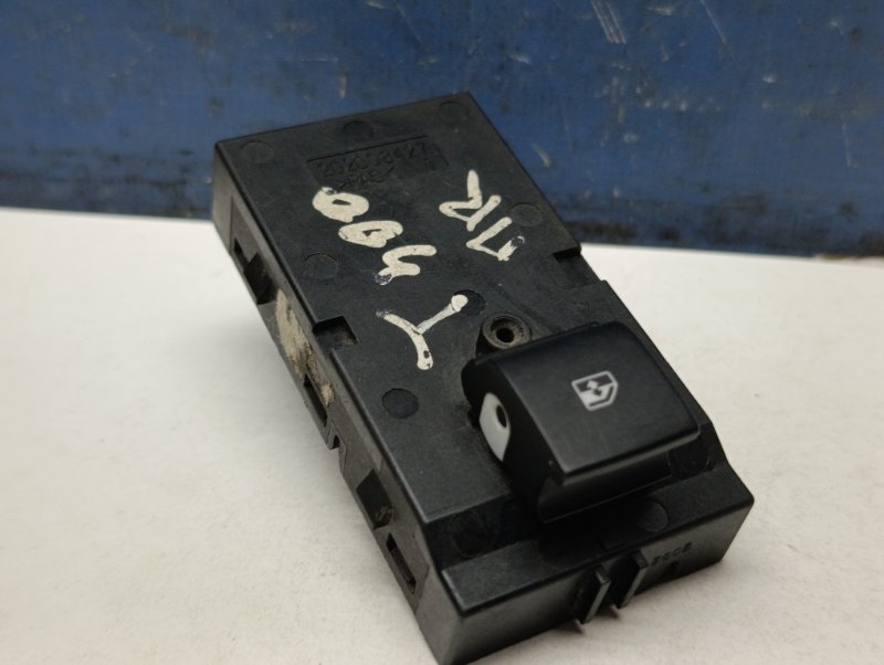 Кнопка стеклоподъемника передняя правая Aveo 2 2013 T300