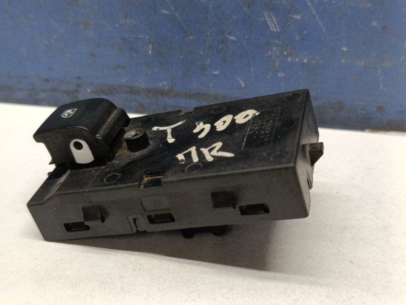 Кнопка стеклоподъемника передняя правая Aveo 2 2013 T300