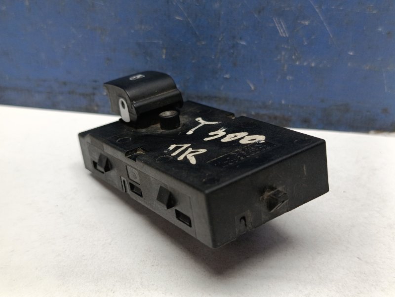 Кнопка стеклоподъемника передняя правая Aveo 2 2013 T300