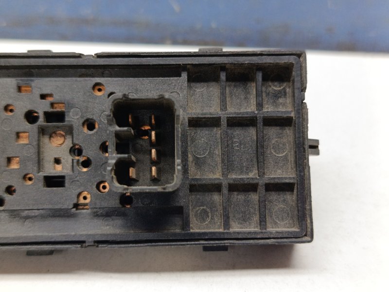 Кнопка стеклоподъемника передняя правая Aveo 2 2013 T300