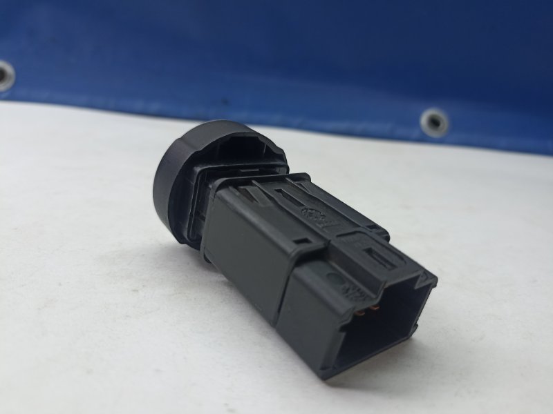 Кнопка аварийки Ларгус 2016