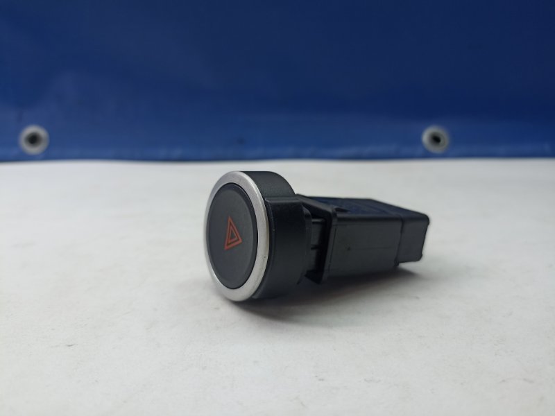 Кнопка аварийки Ларгус 2017