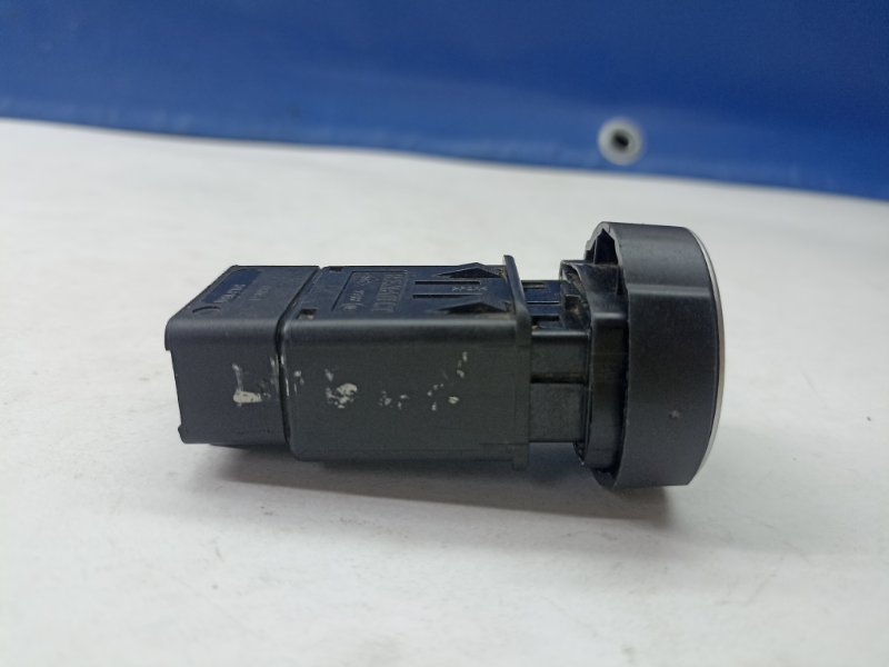 Кнопка аварийки Ларгус 2017