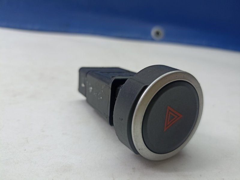 Кнопка аварийки Ларгус 2017