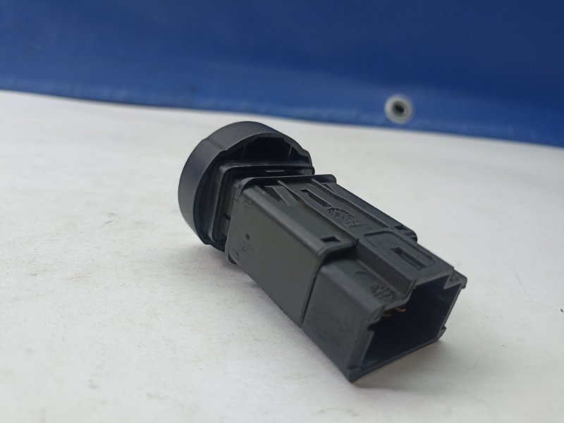 Кнопка аварийки Ларгус 2019