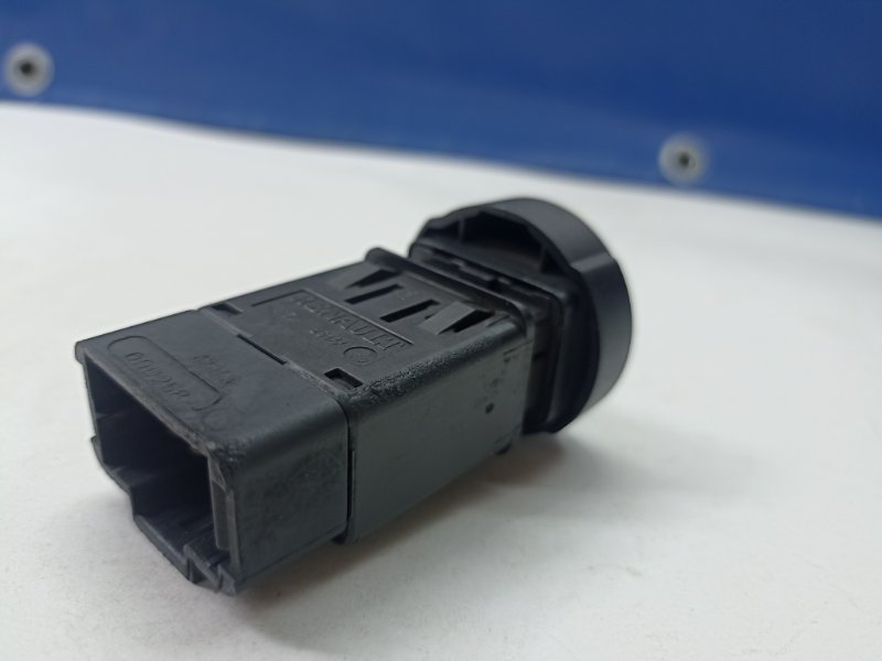 Кнопка аварийки Ларгус 2019