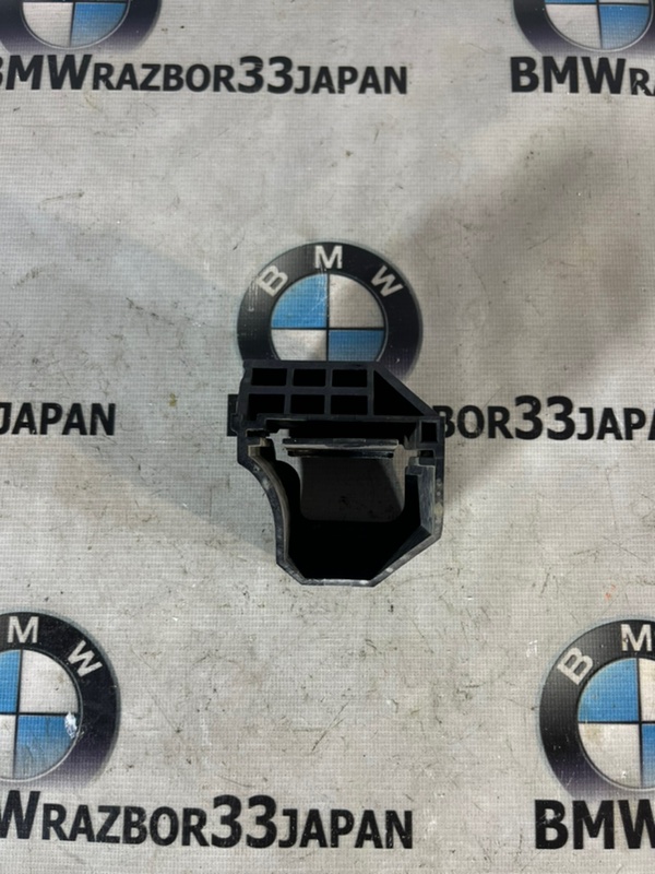 Крепление радиатора левое BMW E87 2008 ХЭТЧБЭК N46B20 17117526443 контрактная