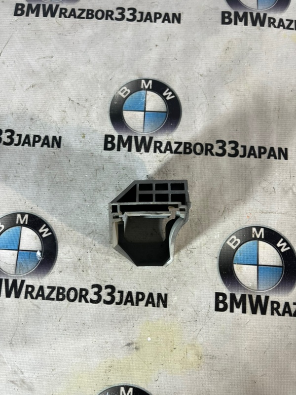 Крепление радиатора правое BMW E87 2008 ХЭТЧБЭК N46B20 17117526444 контрактная