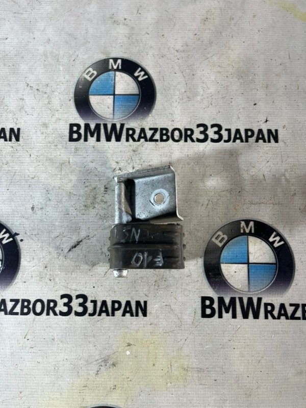 Резинка глушителя BMW F10 2010 СЕДАН N52B25 18207585358 контрактная