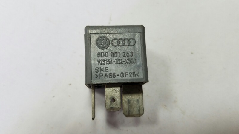 Реле Audi A4 B5 AEB 1998 Реле Audi A4 B5 AEB 1998
