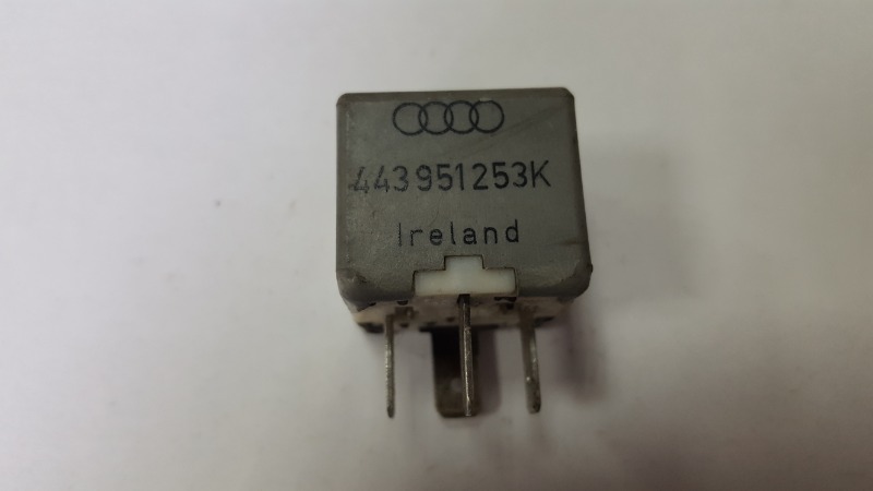 Реле Audi A4 B5 AEB 1998 Реле Audi A4 B5 AEB 1998