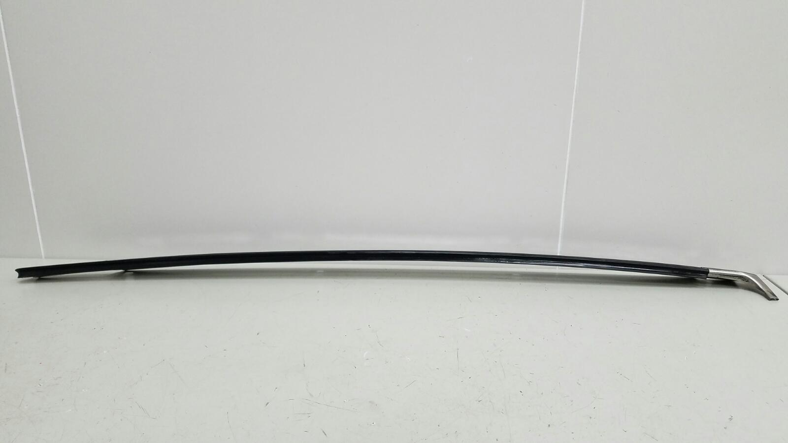 Молдинг стекла передний правый Primera 1992г P10 GA16DS 1.6л