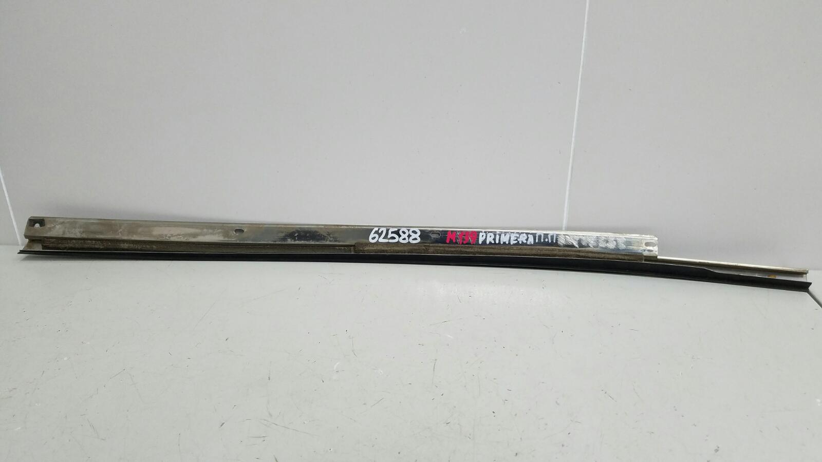 Молдинг стекла передний левый Nissan Primera P10 GA16DS 1.6л