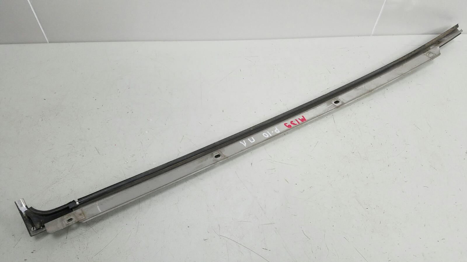 Молдинг стекла передний левый Primera 1992г P10 GA16DS 1.6л