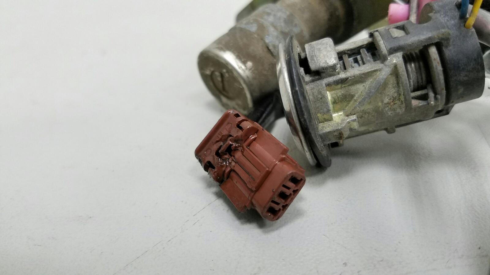 Личинка замка двери Infiniti QX4 JR50 VG33E