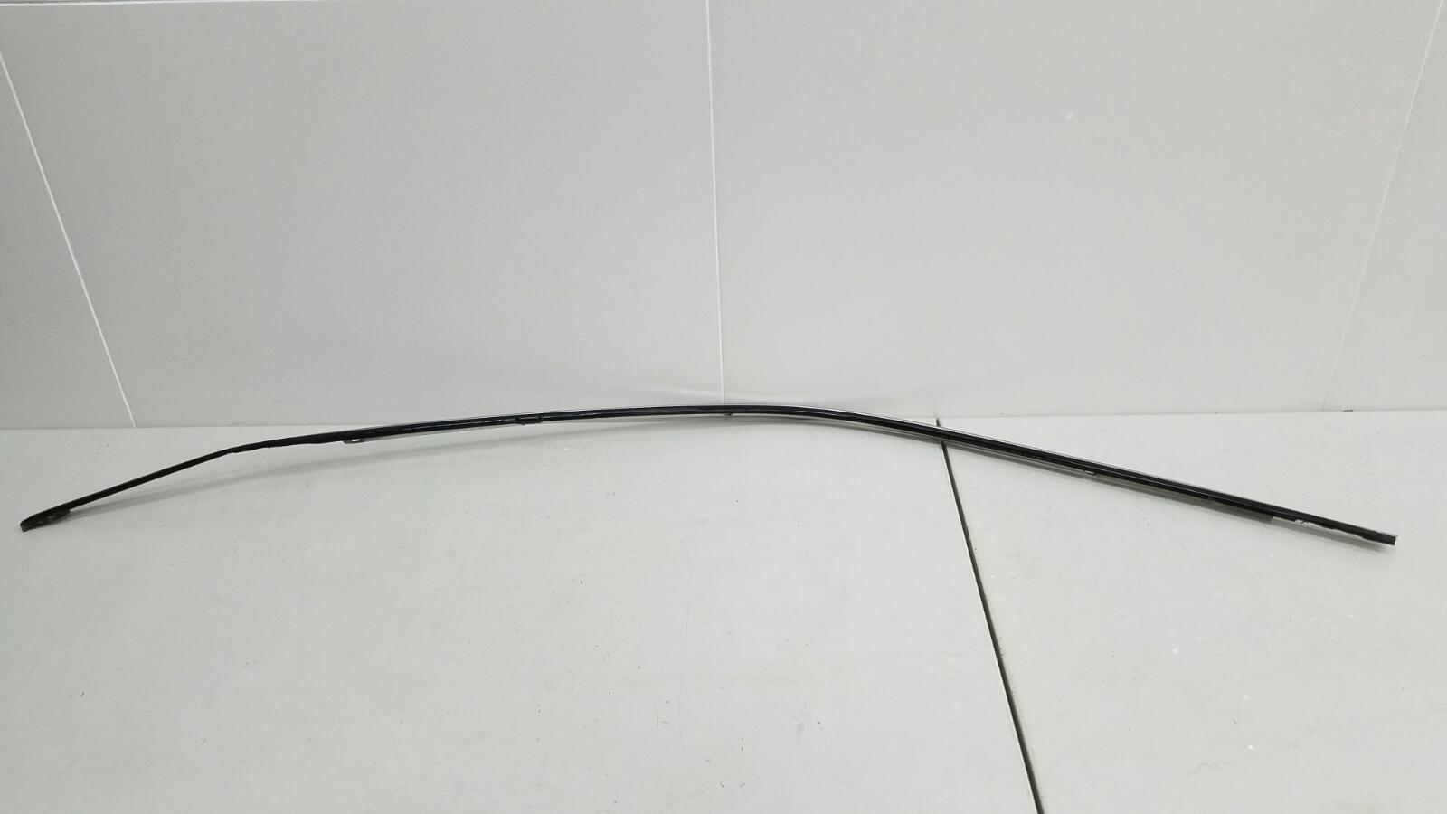 Молдинг стекла передний левый Largo 1994 W30 CD20TD 2л Молдинг стекла передний левый Largo 1994 W30 CD20TD 2л