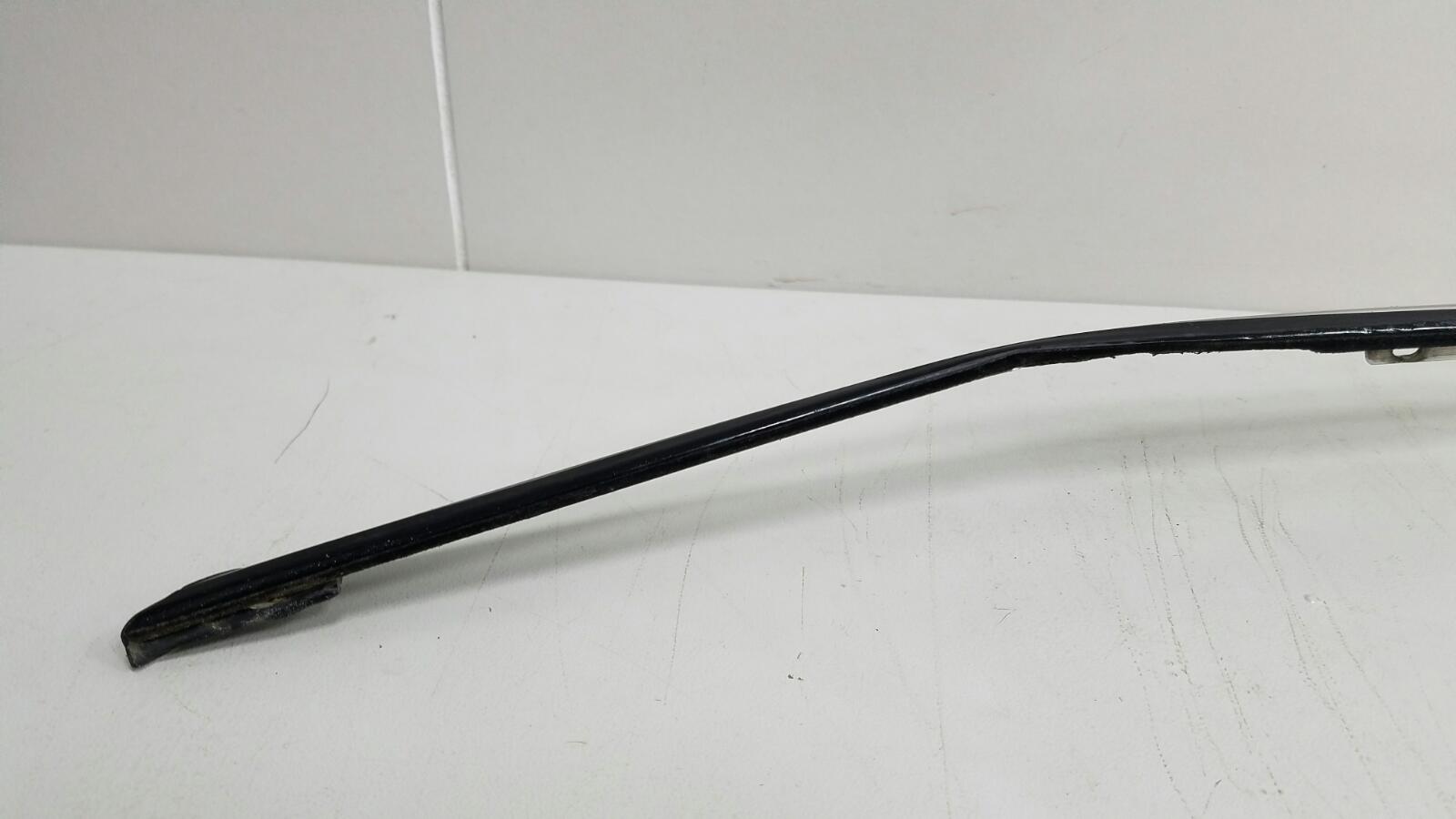 Молдинг стекла передний левый Nissan Largo W30 CD20TD 2л Молдинг стекла передний левый Nissan Largo W30 CD20TD 2л