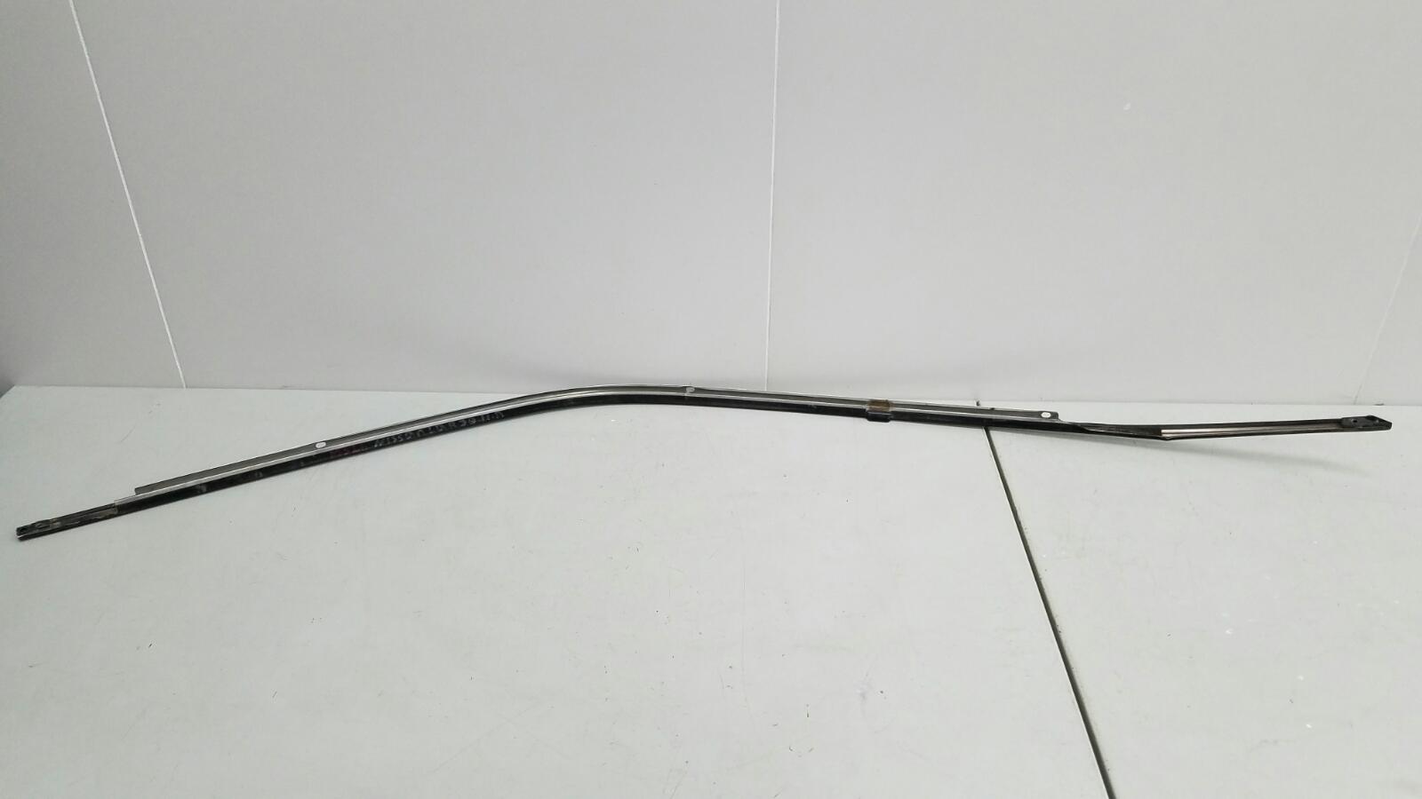 Молдинг стекла передний левый Largo 1994 W30 CD20TD 2л Молдинг стекла передний левый Largo 1994 W30 CD20TD 2л