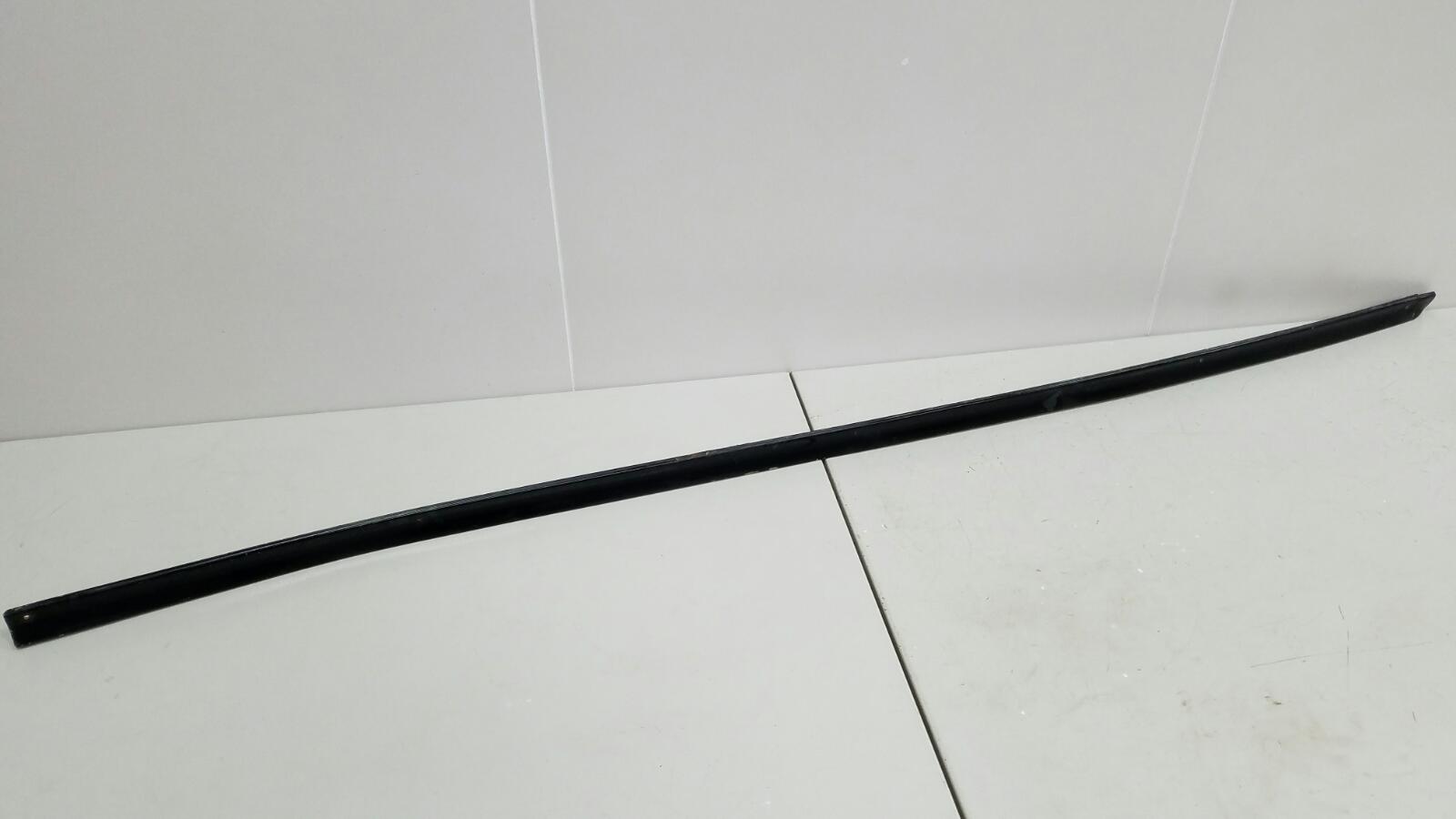 Запчасть молдинг крышки багажника Infiniti QX4 1999 JR50 VG33E Б/У Молдинг крышки багажника Infiniti QX4 1999 JR50 VG33E Б/У