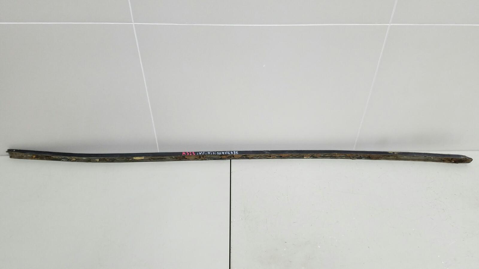 Молдинг крышки багажника Infiniti QX4 JR50 VG33E Молдинг крышки багажника Infiniti QX4 JR50 VG33E