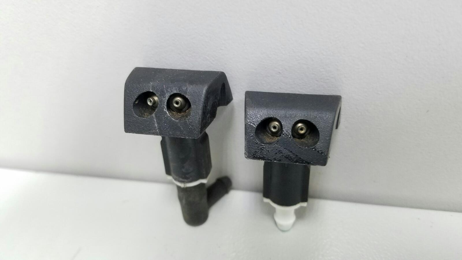 Форсунка омывателя лобового стекла Nissan Almera 2016 2012—2018 G15 K4M 1.6л Б/У