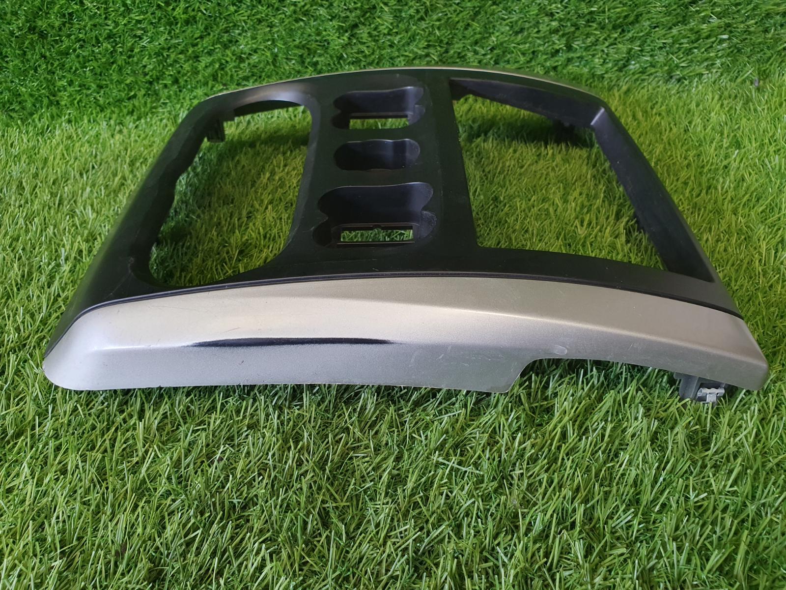 Накладка консоли центральная Almera 2015 G15 K4MA490 1.6л