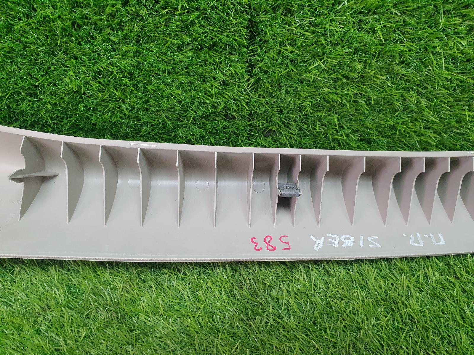 Накладка стойки лобового стекла передняя правая Волга Сайбер 2010 JR41 EDZ 2.4л