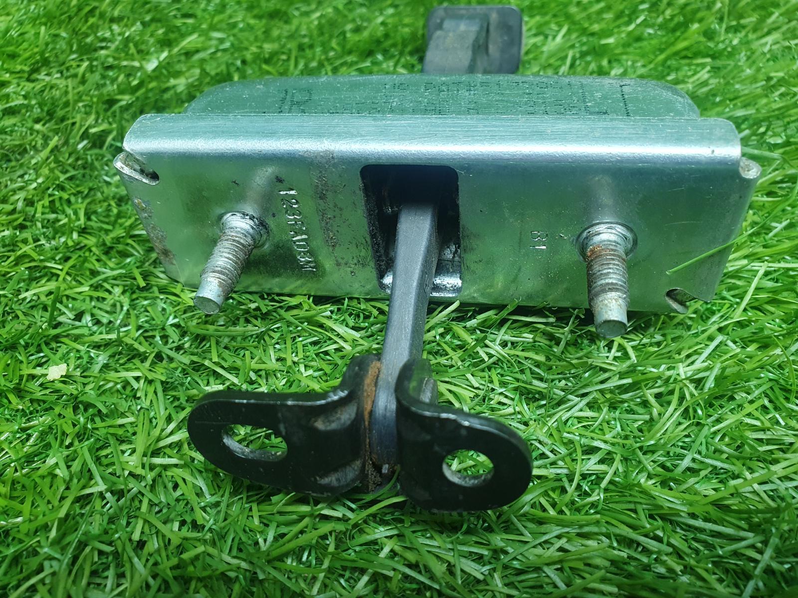 Ограничитель двери передний левый Волга Сайбер 2010 JR41 EDZ 2.4л Ограничитель двери передний левый Волга Сайбер 2010 JR41 EDZ 2.4л