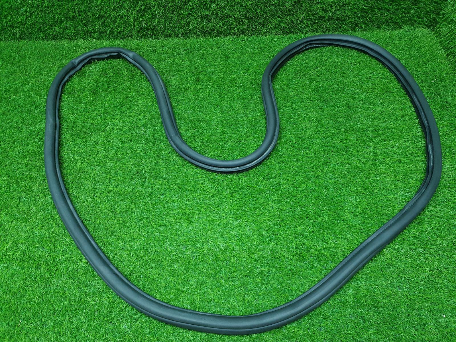 Уплотнительная резинка проема двери задняя левая Volkswagen Polo 5 2017 614 604 6C1 CFNA 1.6л 6RU867913 Б/У