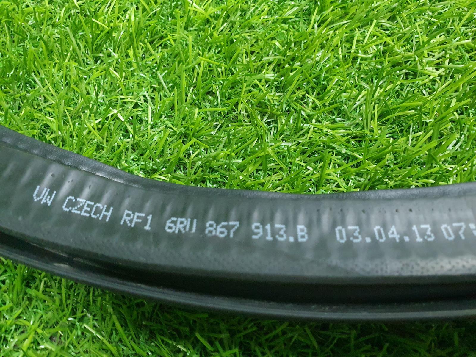 Уплотнительная резинка проема двери задняя левая Polo 5 2017 614 604 6C1 CFNA 1.6л