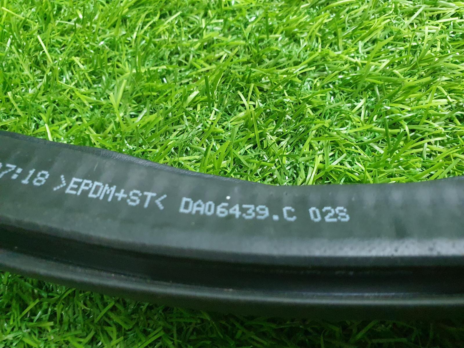 Уплотнительная резинка проема двери задняя левая Polo 5 2017 614 604 6C1 CFNA 1.6л