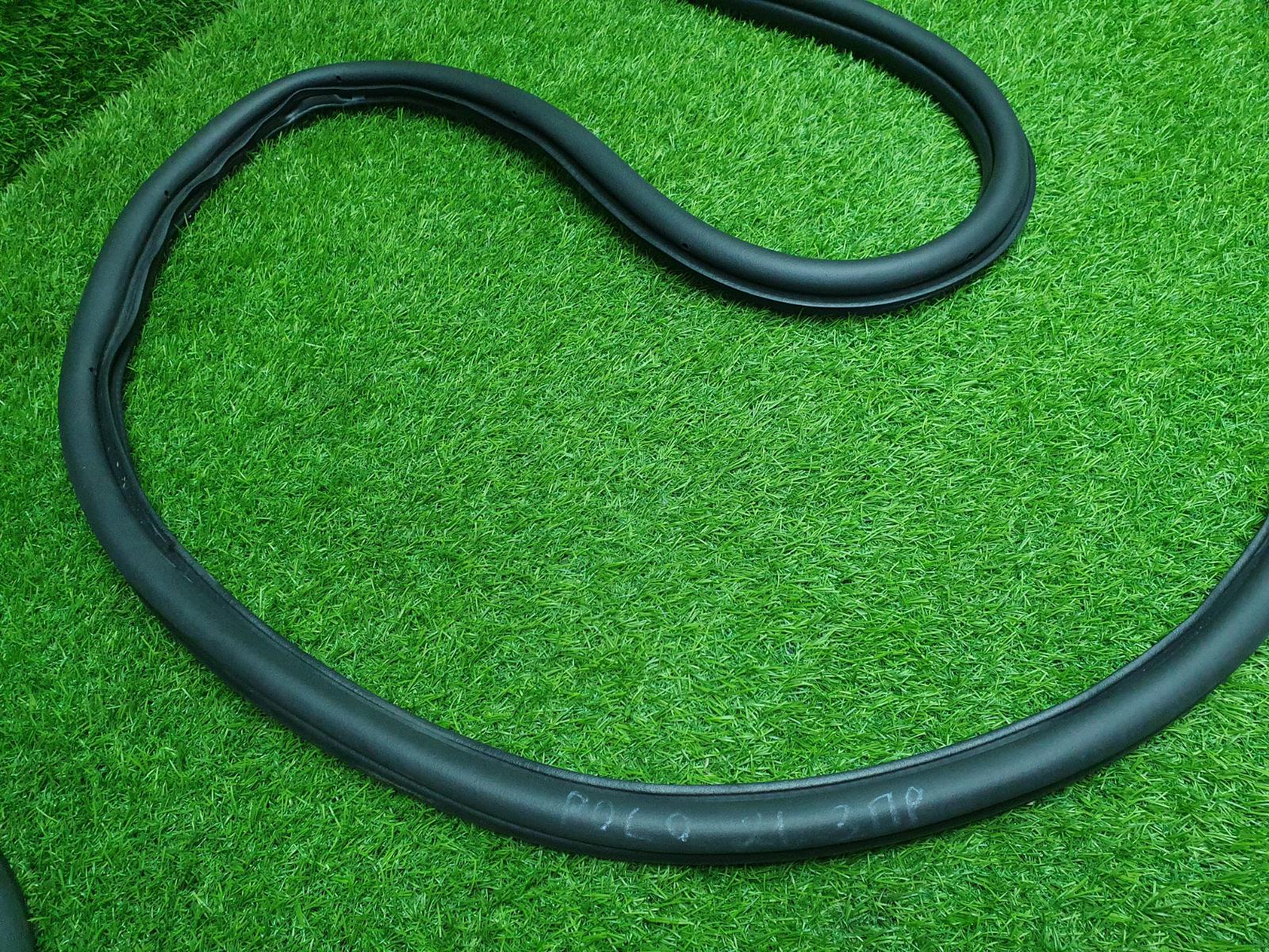 Уплотнительная резинка проема двери задняя правая Polo 6 2021 AW1 CWVA 1.6л