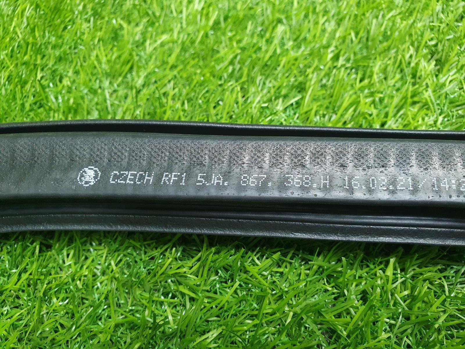 Уплотнительная резинка проема двери задняя правая Polo 6 2021 AW1 CWVA 1.6л