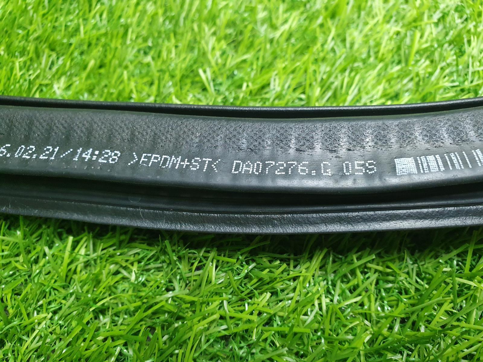 Уплотнительная резинка проема двери задняя правая Polo 6 2021 AW1 CWVA 1.6л