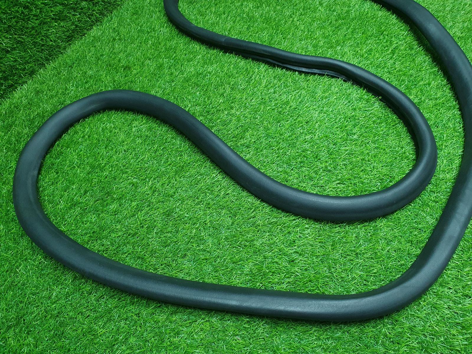 Уплотнительная резинка проема двери передняя левая Passat 2011 B7 CDAB 1.8л TSI